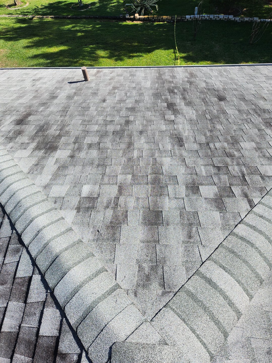 See how this dirty roof can look like new in New Smyrna Beach, Florida! 