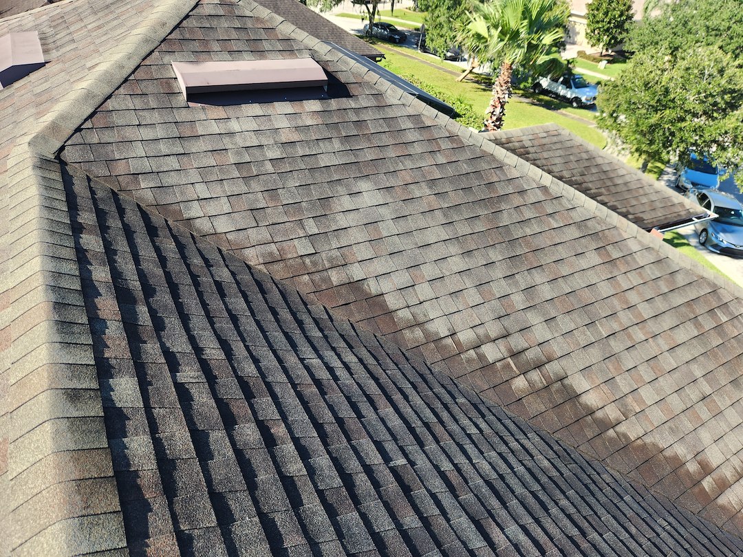 This home in Altamonte Springs needed their roof cleaned.  Alpine Home Services made it happen.